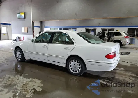 2002 Mercedes-Benz E 320 4Matic из США, поврежденный, VIN WDBJF82J02X065334